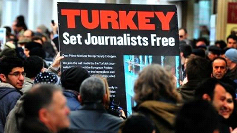 Λογοκρισία στα τουρκικά Μέσα για τις βομβιστικές επιθέσεις